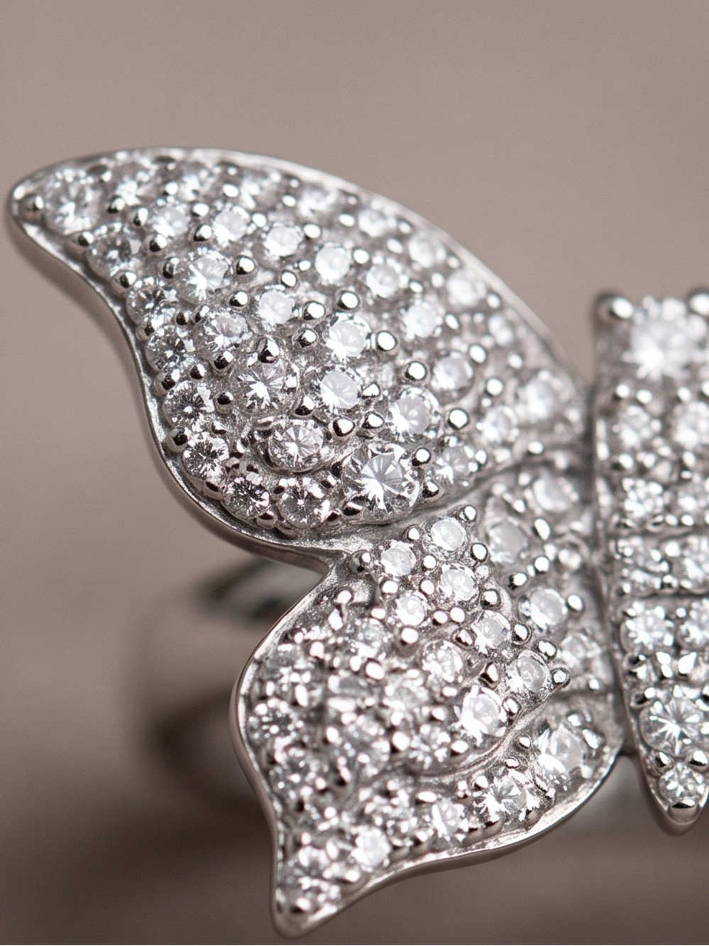 Sparkling Silver Moissanite Pavé Ring - Picture 4 of 4